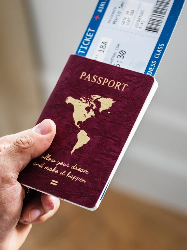 क्या है पासपोर्ट कार्ड और पासपोर्ट बुक के बीच अंतर?